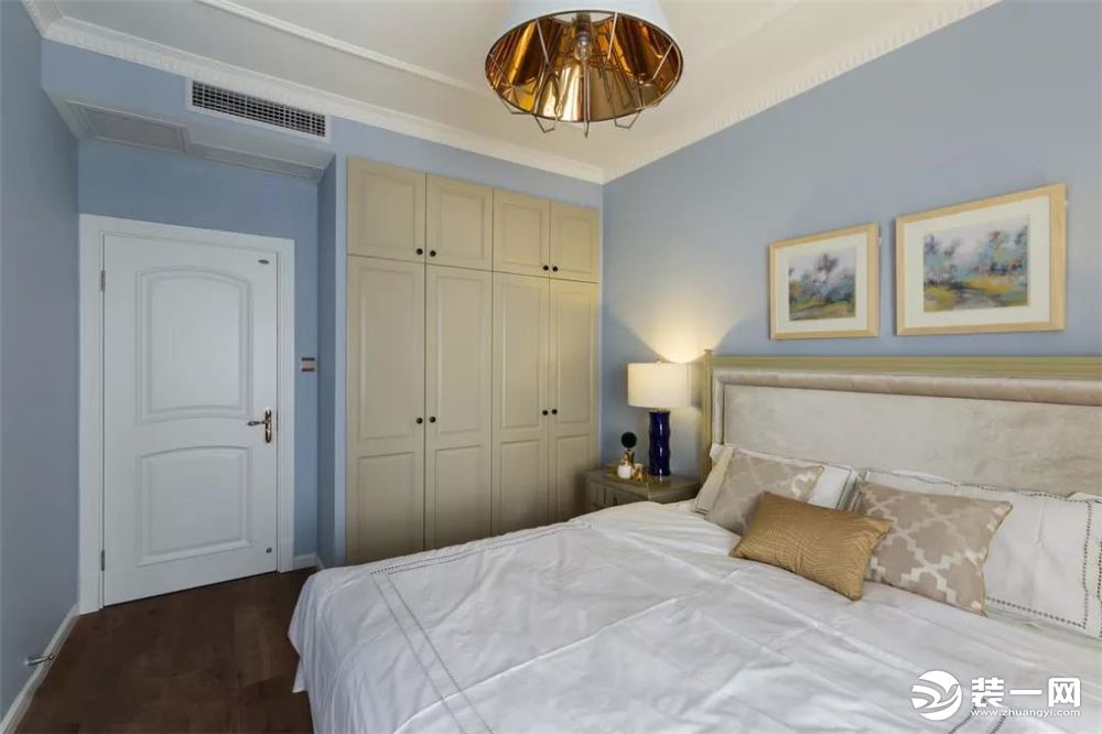 50平米两居室现代简约卧室入墙式衣柜设计