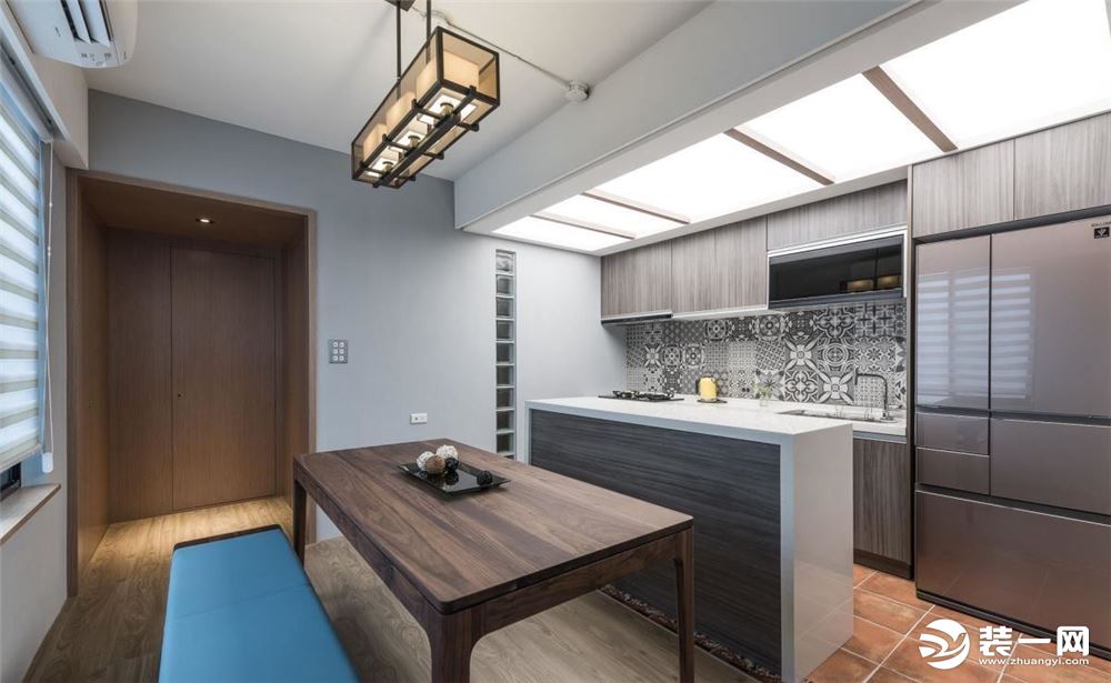60平米小户型一居室现代工业风玄关餐厅厨房装修，LED吊顶，一体橱柜，厨房拼花墙砖
