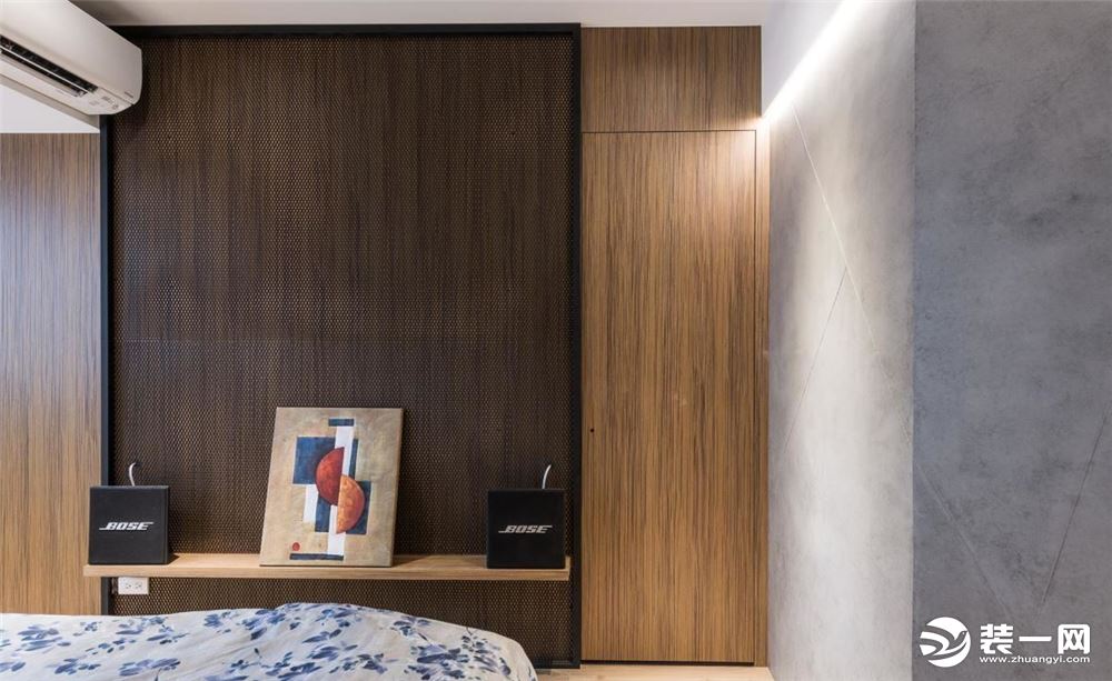60平米小户型一居室现代工业风卧室装修，木质电视墙