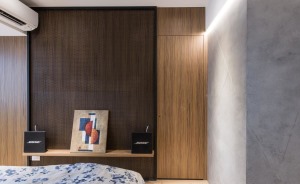 60平米小戶型一居室現代工業風臥室裝修，木質電視墻