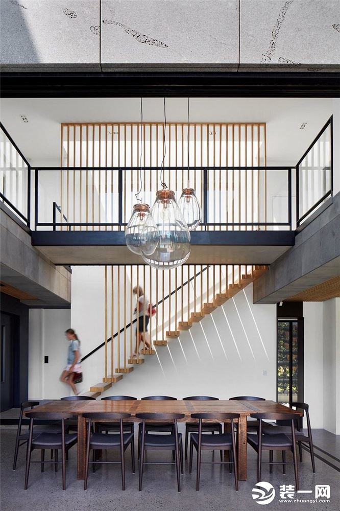 200平米现代风格别墅楼梯装修效果图