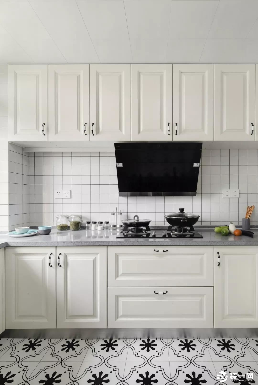 120平三居室美式设计厨房装修效果图