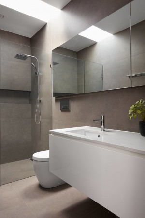 200平米现代风格别墅卫生间装修效果图