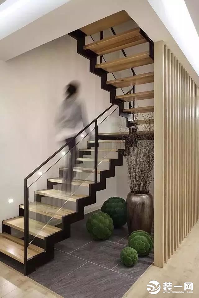 160平米复式楼梯现代风格装修效果图
