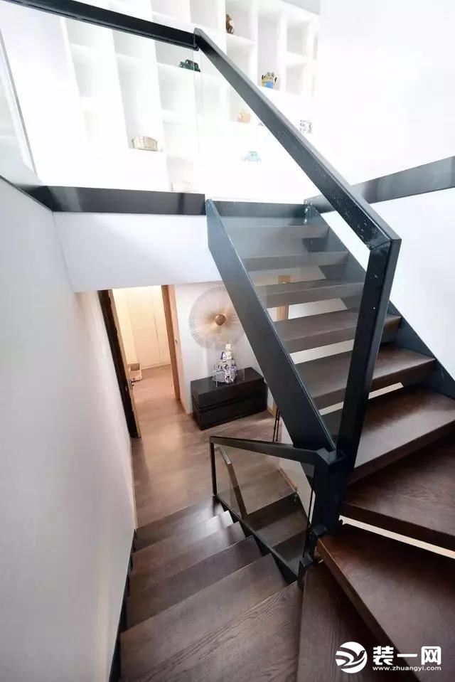 160平米复式楼梯现代风格装修图片