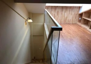 42平复式单身公寓楼梯装修效果图