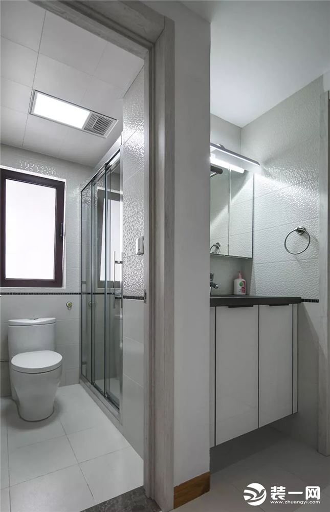 160平米四室两厅两卫现代简约风格浴室卫生间装修效果图