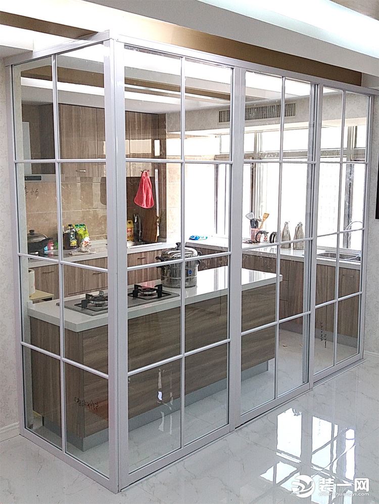 厨房透明玻璃推拉门