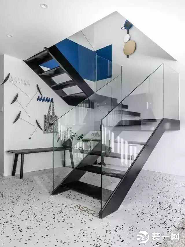 现代复式房玻璃楼梯设计图片2018