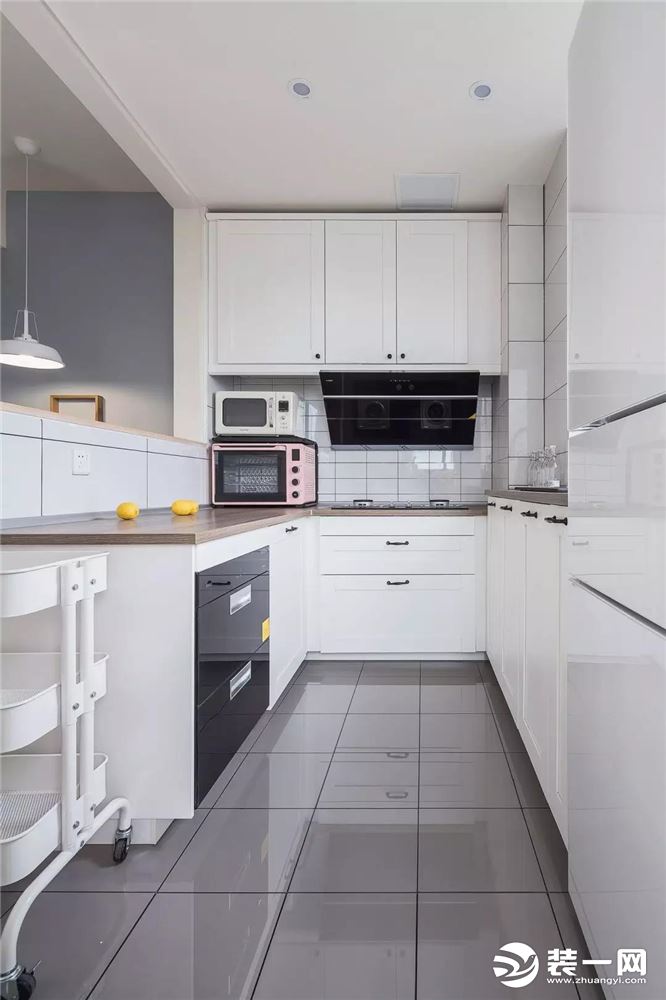 90平米三居室现代风格厨房装修效果图