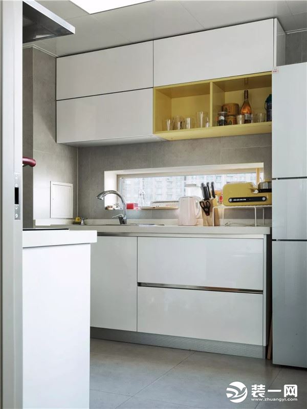 现代简约风格130平三居室厨房装修