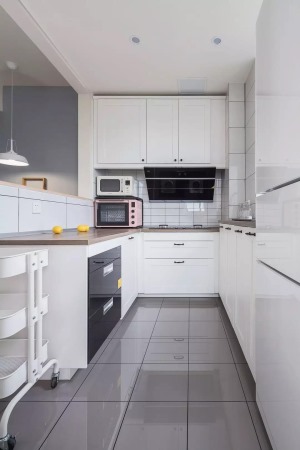90平米三居室现代风格厨房装修效果图