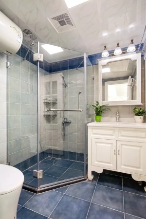 126平米现代美式风三室两厅浴室卫生间装修效果图