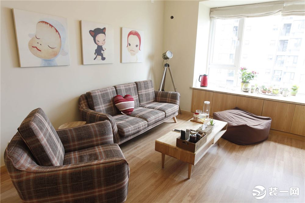 日式二居室客厅沙发效果图