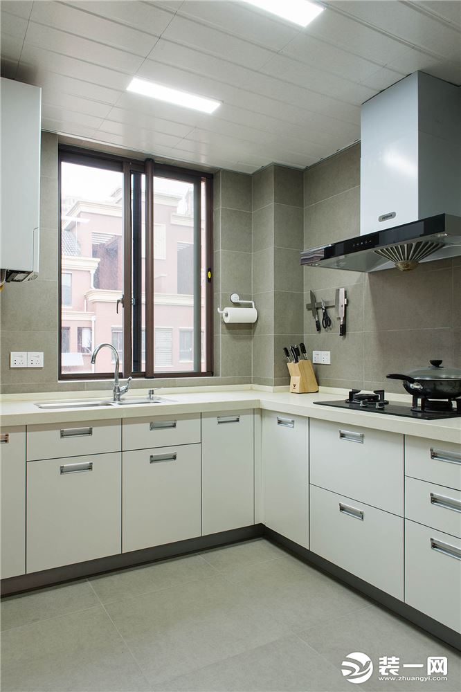 130平现代简约风格跃层厨房装修效果图
