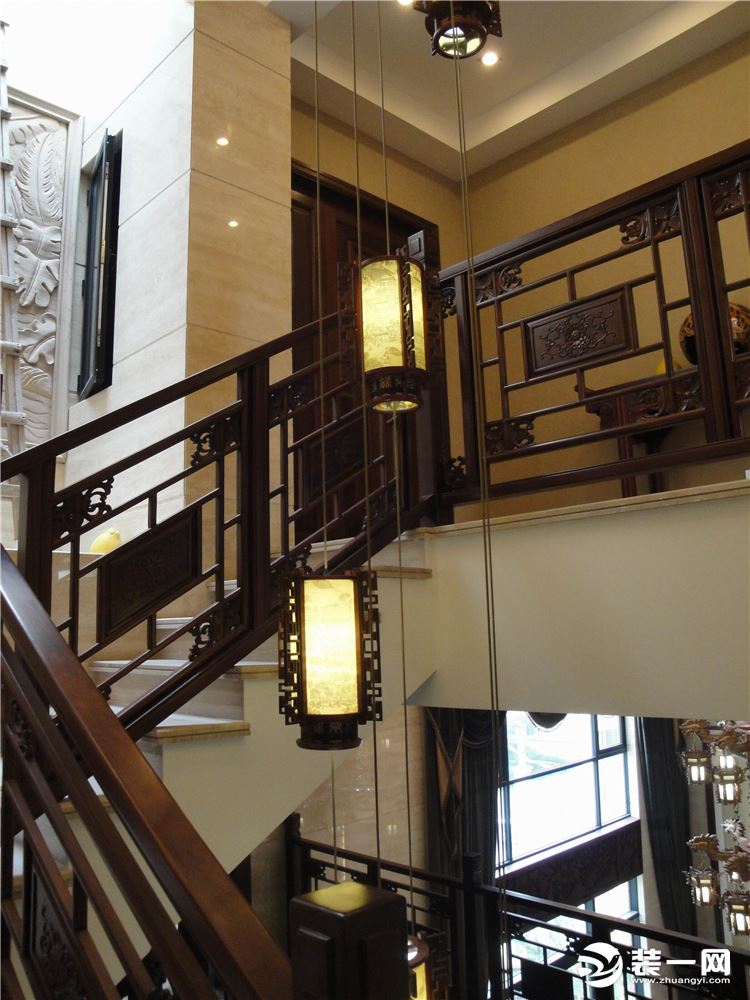 古典中式风格别墅楼梯装修效果图