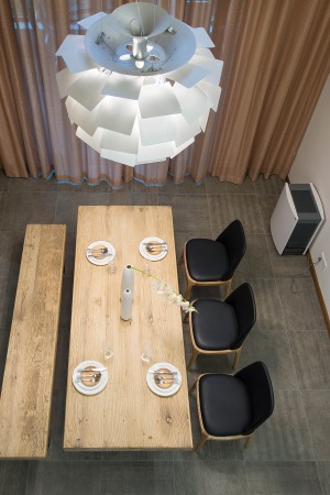 130平现代简约风格跃层餐厅俯视图