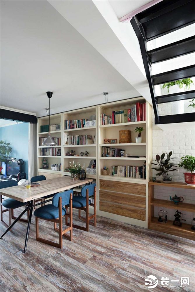 宜家风格小复式楼房餐厅书房二合一书柜设计装修效果图