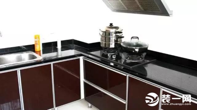 厨房台面用什么材料好厨房钢化玻璃台面