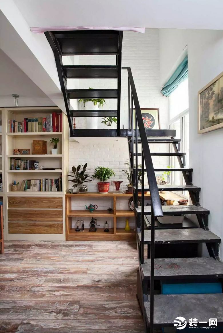 小复式改造复式房装修案例客厅楼梯下收纳设计