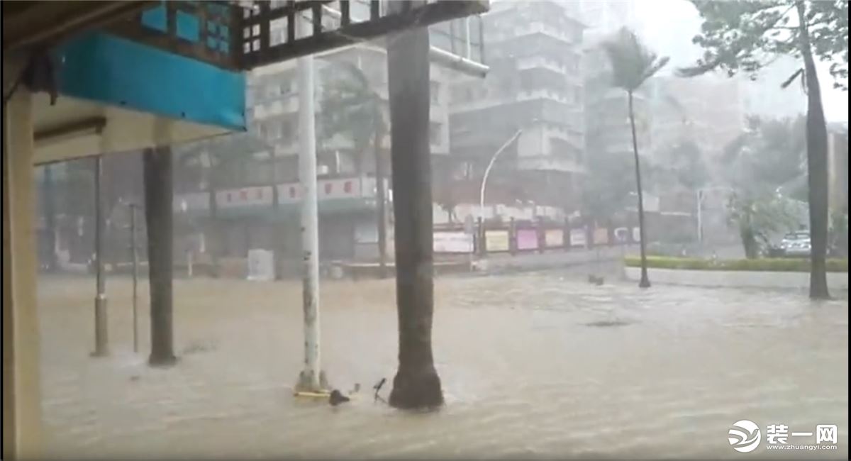 台风海水倒灌路面图