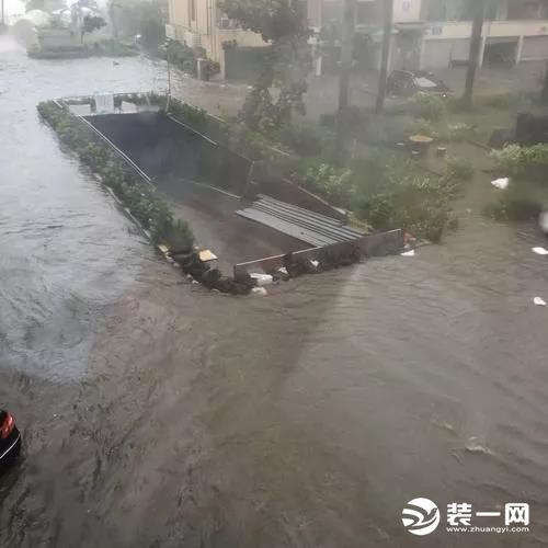 台风海水倒灌地下车库未泡汤路面图