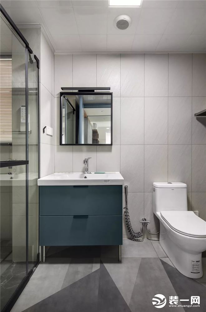 现代简约风格120平米三居室卫生间装修效果图
