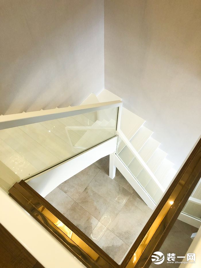 125平米轻奢风格装修案例复式楼楼梯设计