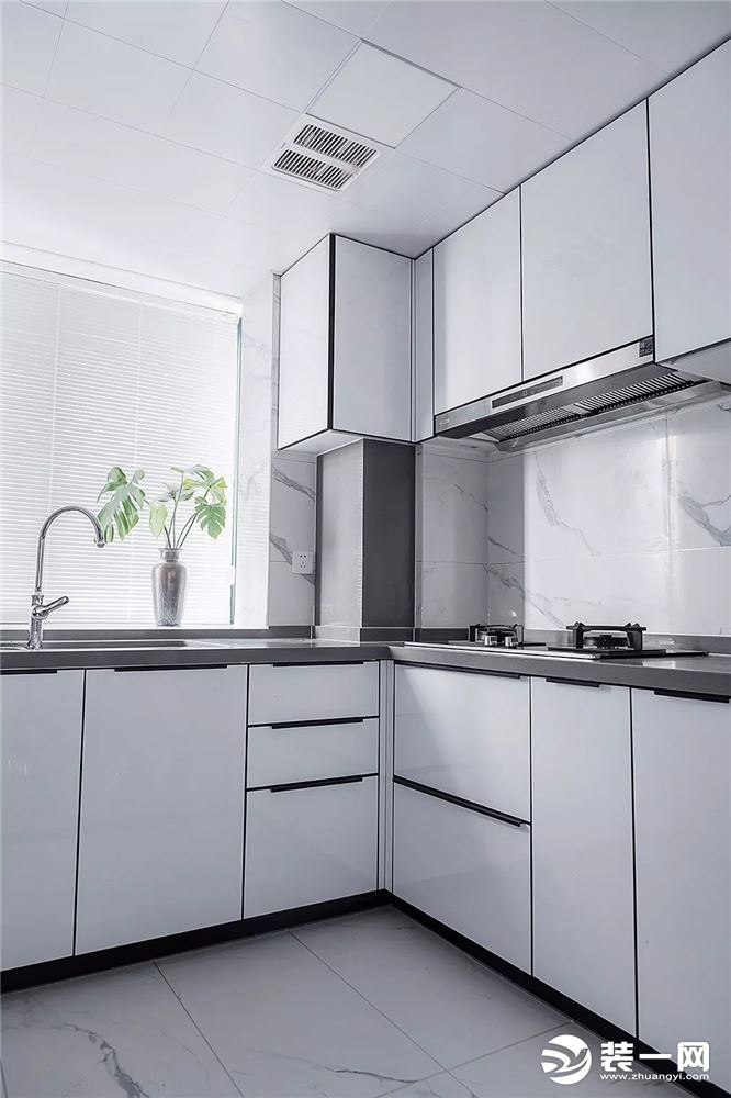 现代风格130平米三居室厨房装修效果图