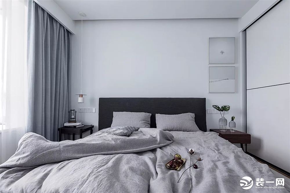 现代风格130平米三居室卧室装修效果图