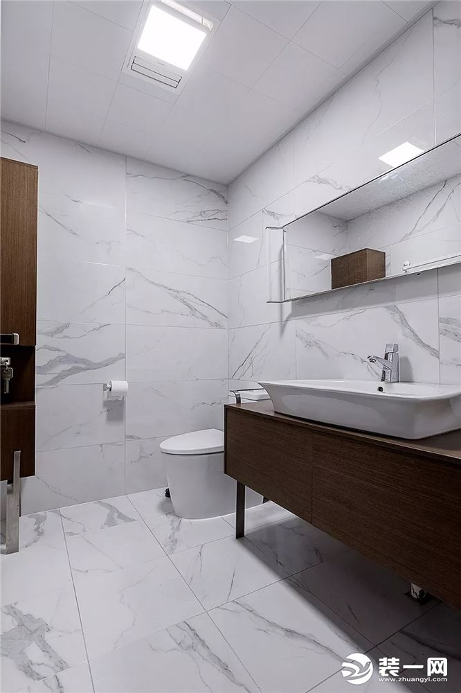 现代风格130平米三居室卫生间装修效果图