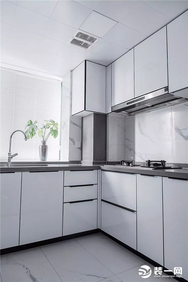 130平米现代风格厨房装修