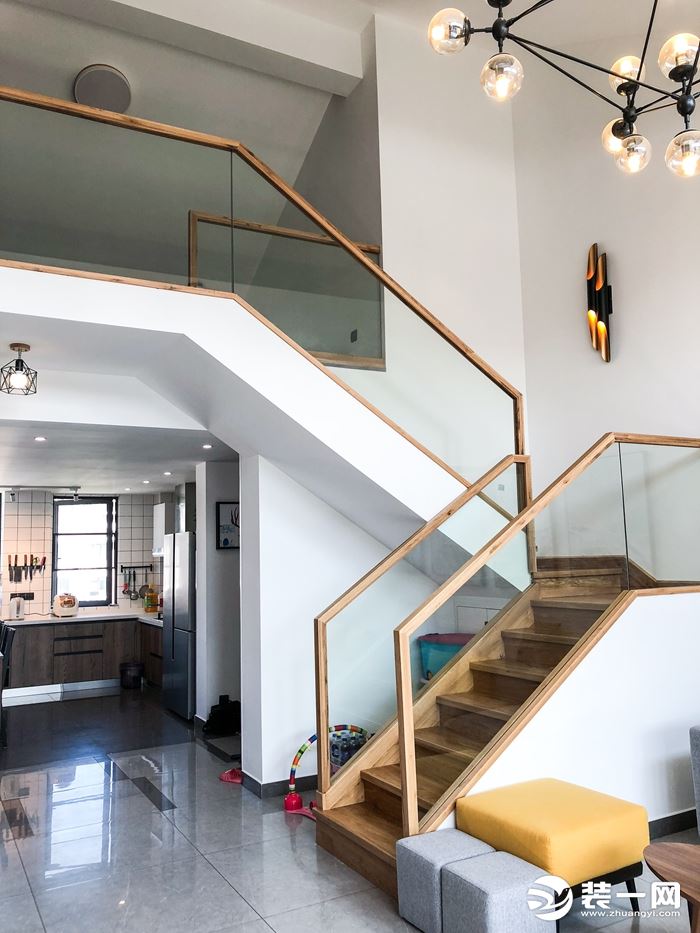 200平米现代北欧风格复式房楼梯设计装修图片