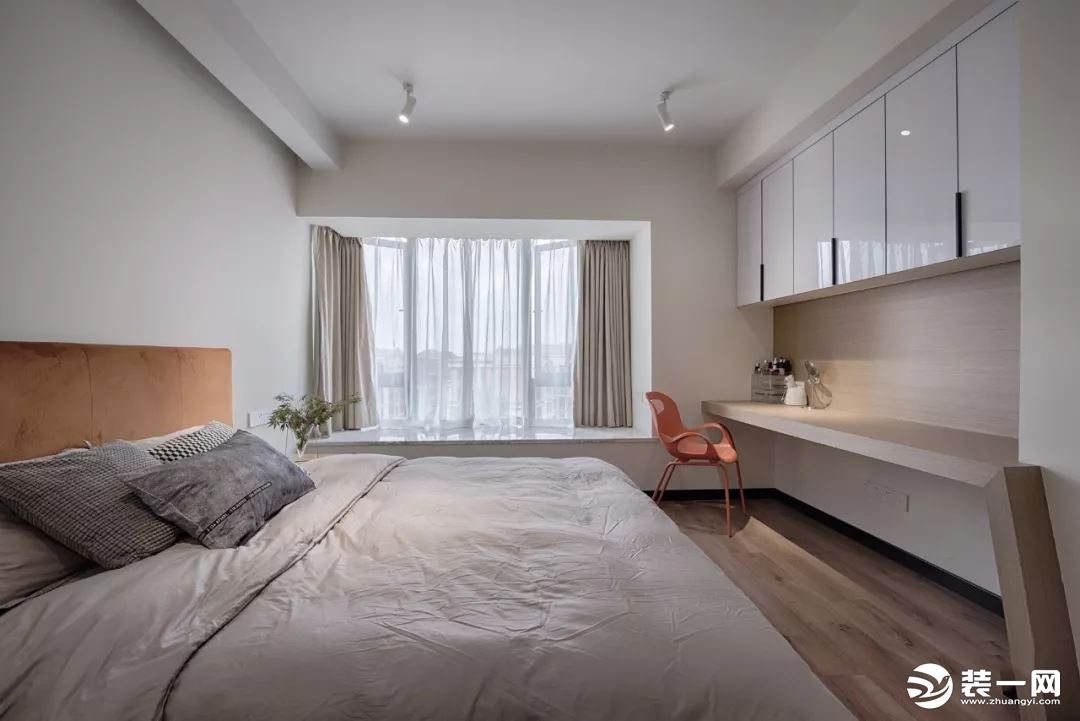 现代风格150平米三室两厅卧室装修效果图