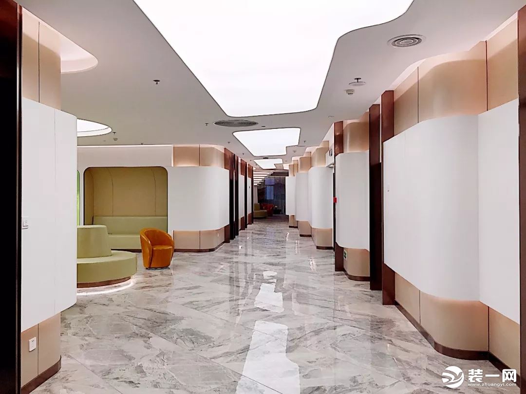 医院装修案例重庆医科大学体检中心走廊设计