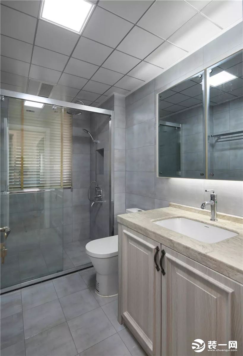 132平米三居室简约美式风格浴室卫生间装修效果图