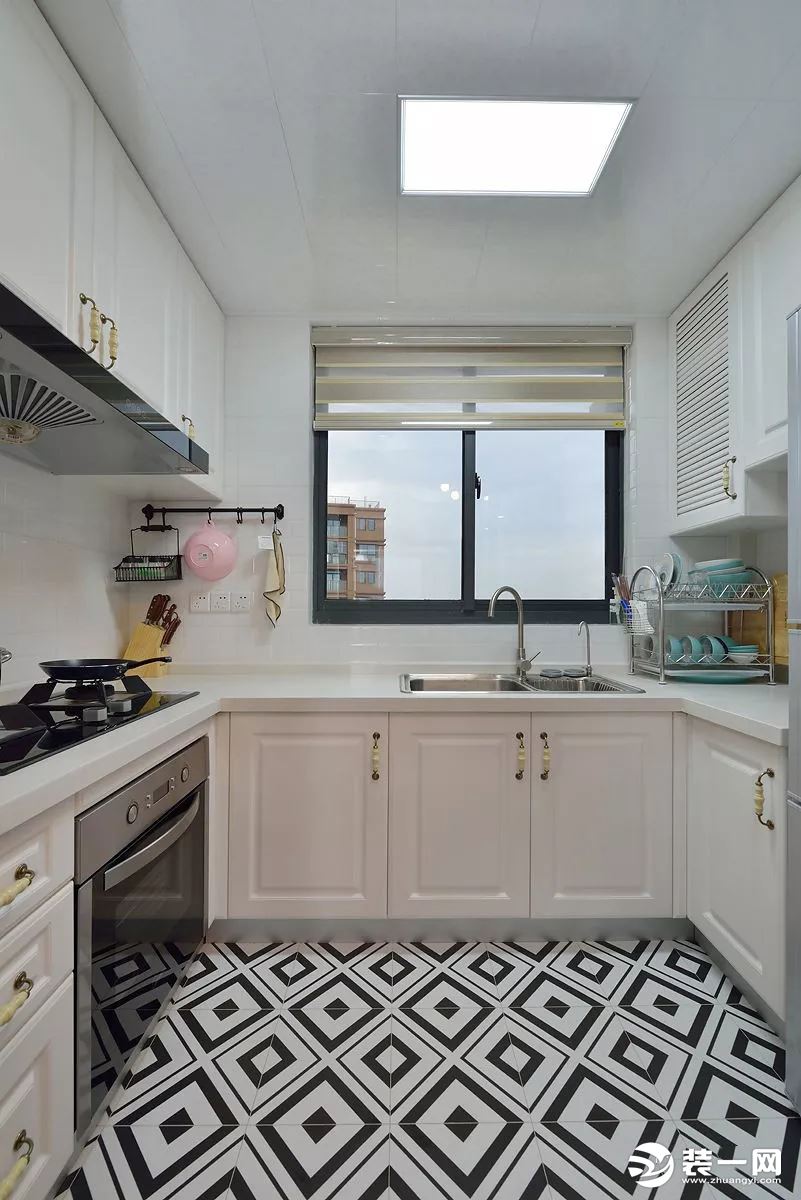 现代风格90平米两室两厅厨房装修效果图