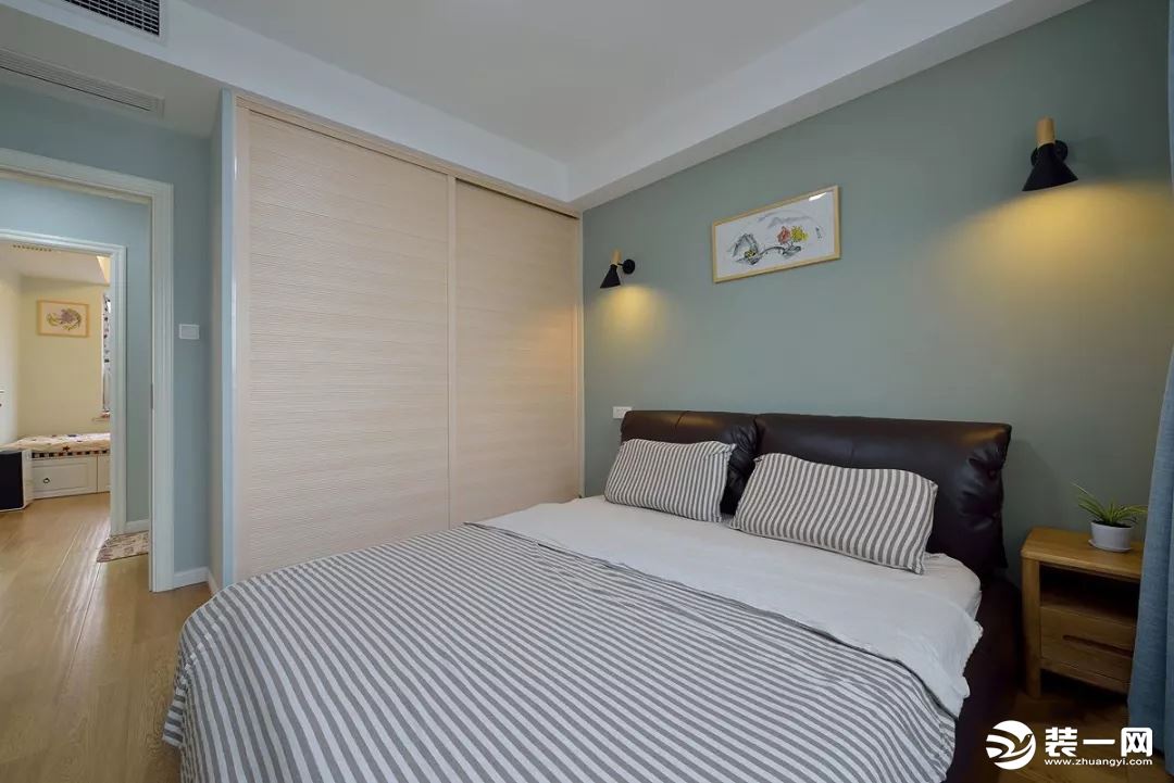现代风格90平米两室两厅卧室装修效果图
