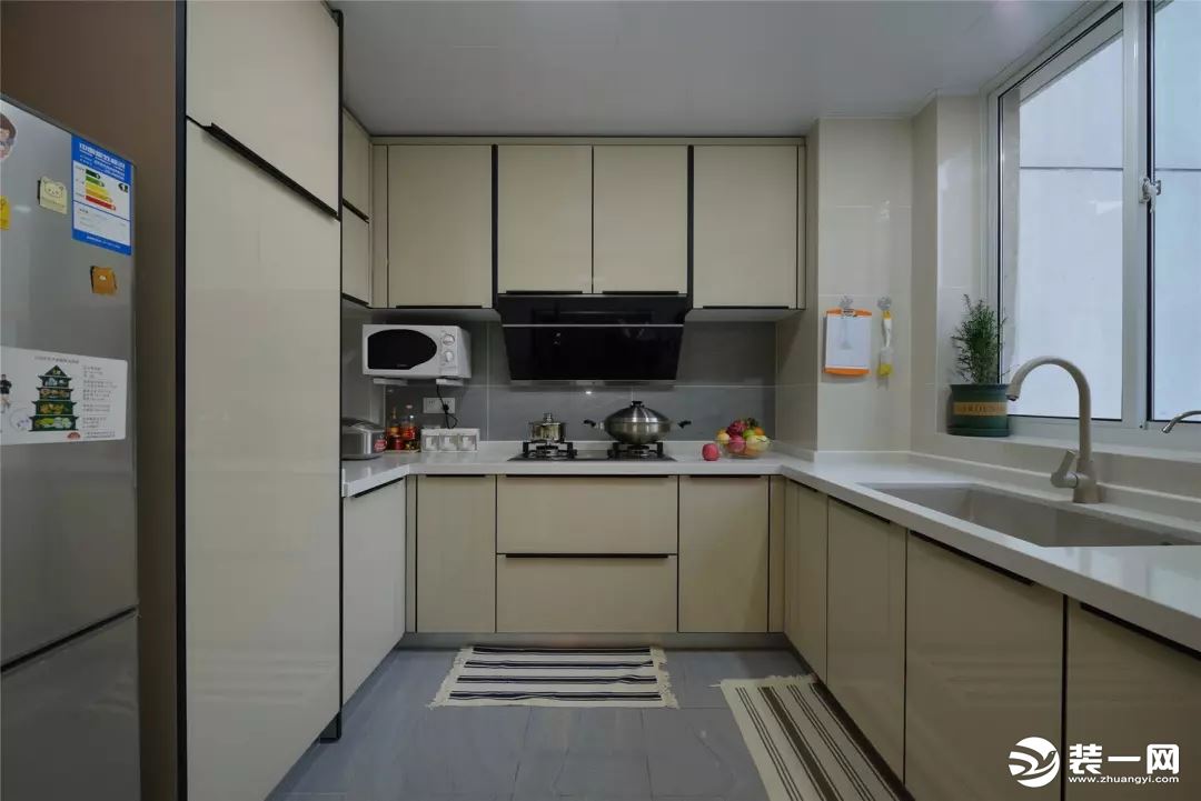 175平米三居室现代简约风格厨房装修效果图