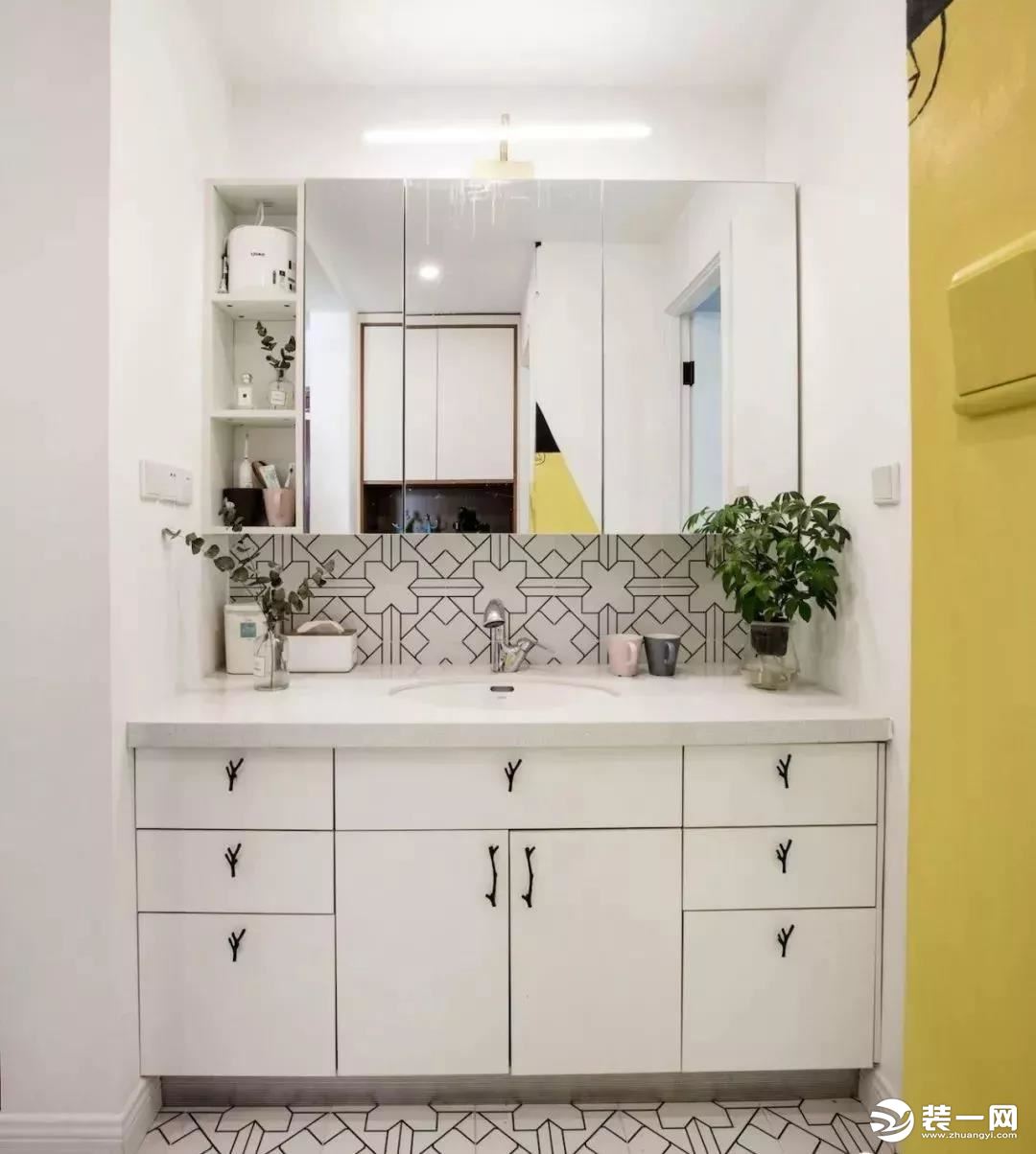 卫生间镜柜装修效果图