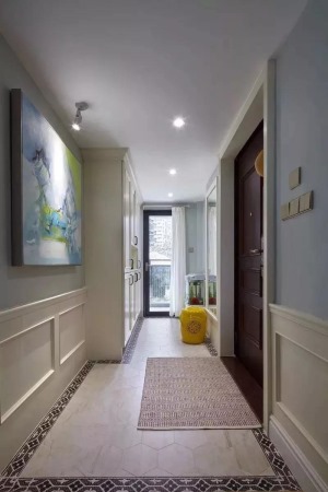 121平米三居室现代风格走廊装修图