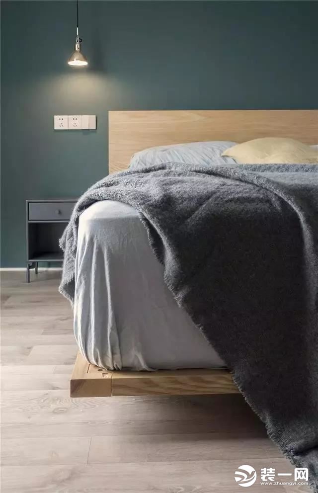 83平现代工业风格小户型复式卧室