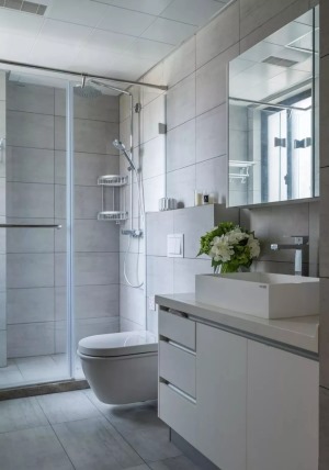 130平现代风格四居室卫生间装修效果图