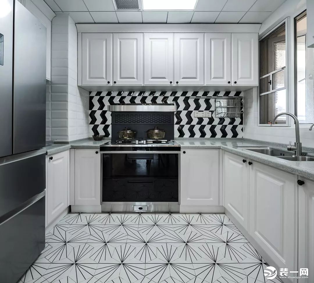 92平三居室美式风格入厨房装修效果图