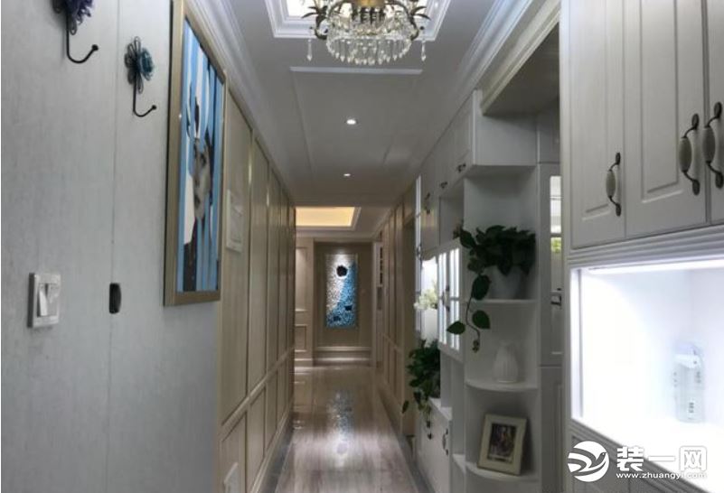 125平米装修样板房效果图—玄关走廊