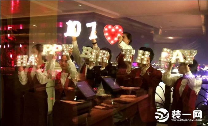 上海迪士尼餐厅上海迪士尼绚景楼 庆祝生日