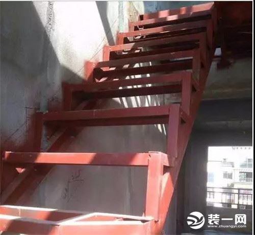 复式楼楼梯怎么焊接？