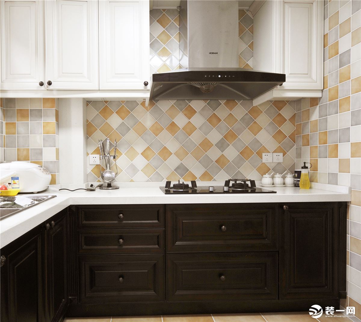 140平美式复古厨房装修图片