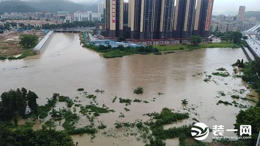 东莞市长安镇的大雨图