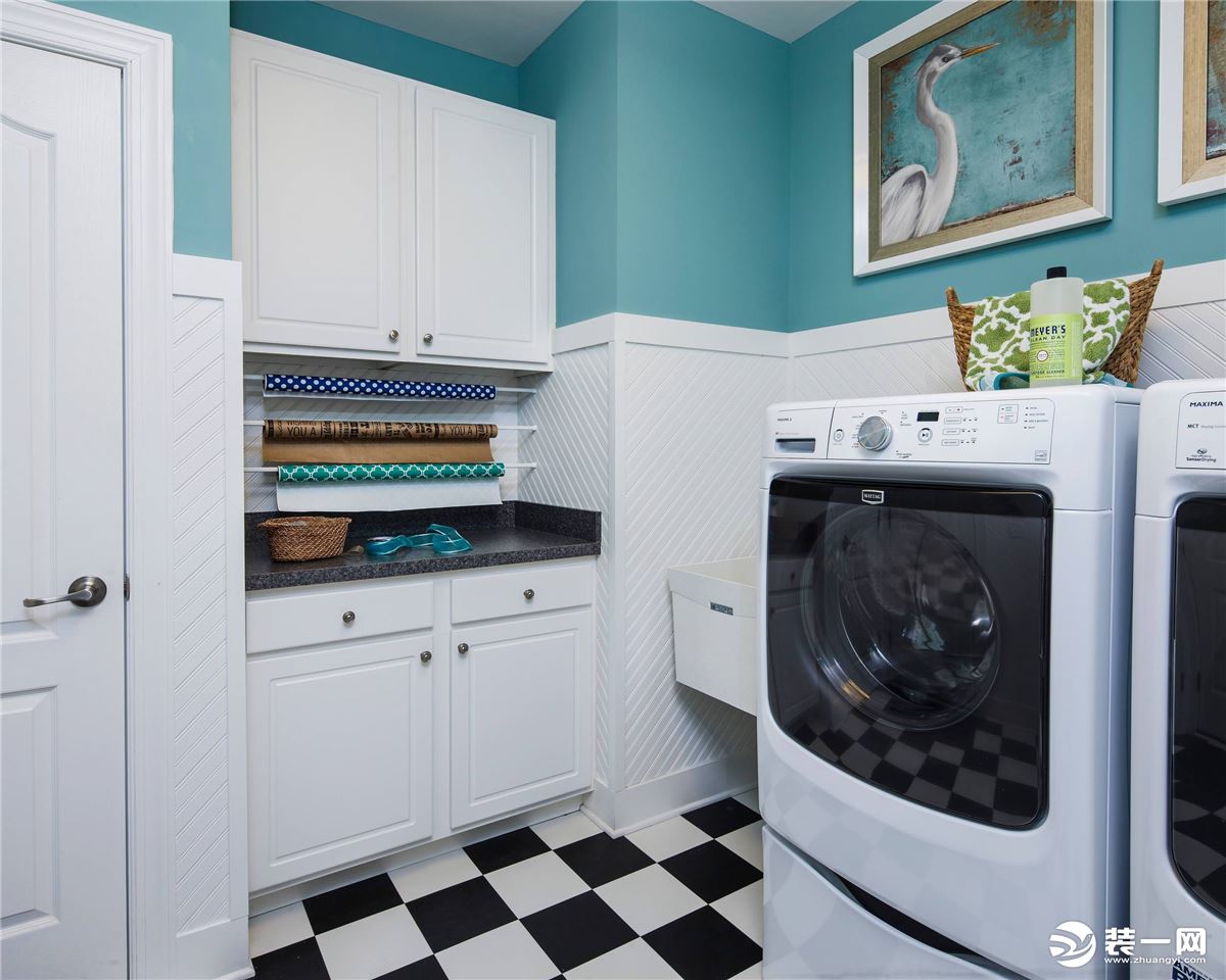 现代风格三居室洗衣间装修效果图